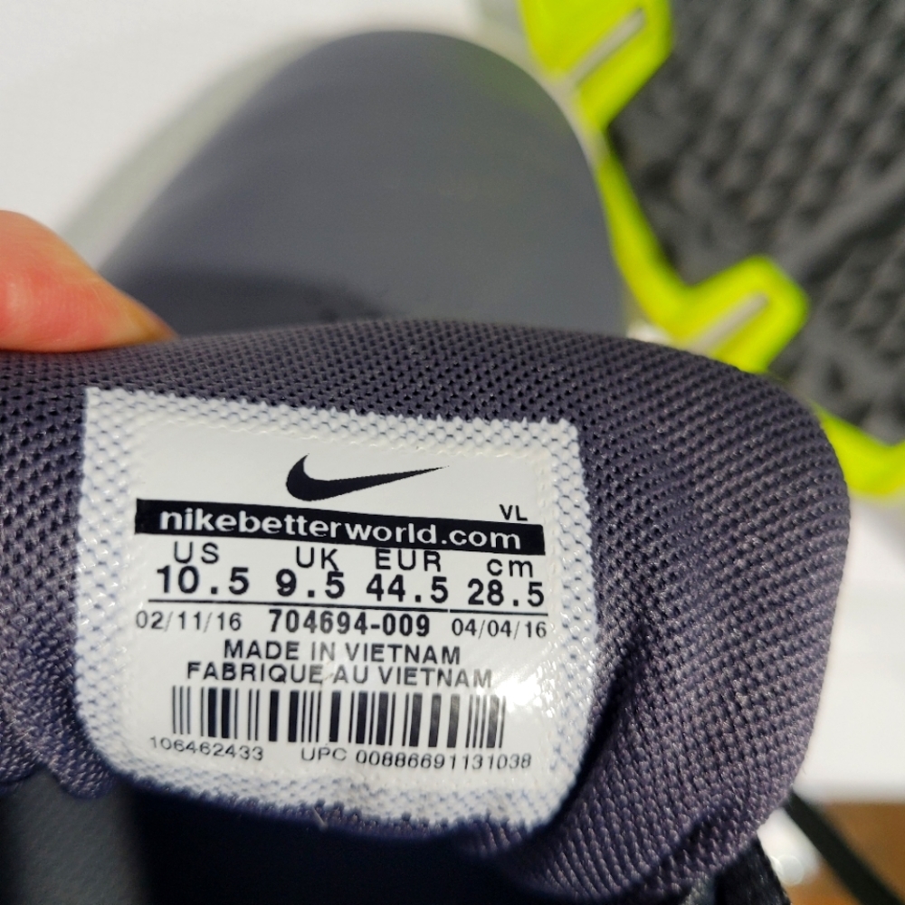 Nike Golf Explorer CTRL Men's spikeless golf shoes.
